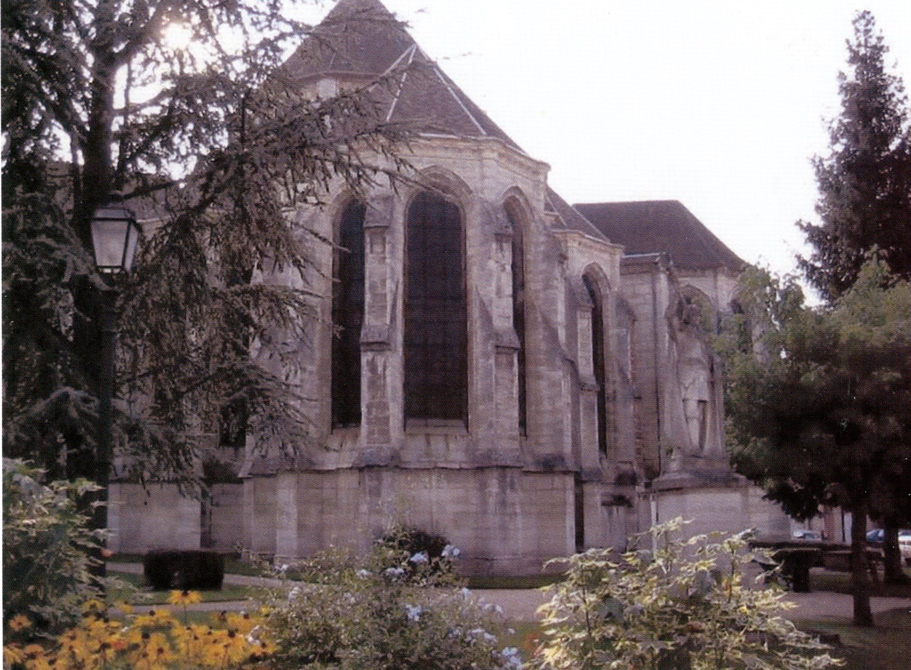 L’église Abbatiale NotreDame des Ardents de Lagny ASSOCIATION MUSIQUE ET ORGUE de LAGNY sur MARNE L’église Abbatiale NotreDame des Ardents de Lagny ASSOCIATION MUSIQUE ET ORGUE de LAGNY sur MARNE